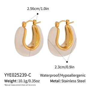 U-shaped stainless steel earrings in gold and white with size and weight dimensions
