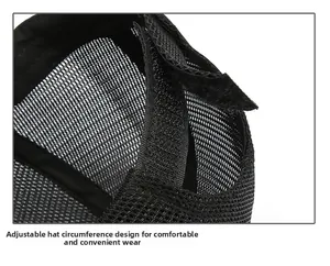 Dettaglio del cinturino in velcro regolabile e rete traspirante sul berretto nero