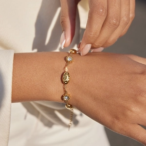 Lussuoso bracciale in acciaio inossidabile placcato oro 18k con strass pavé scintillanti