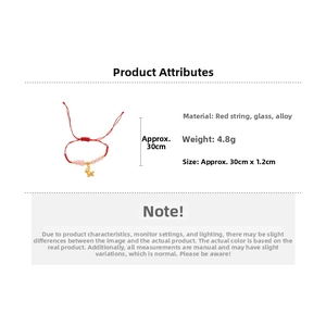 Vue détaillée du bracelet en corde rouge tressée avec perles roses et pendentif cheval