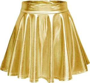 Detail van een gouden plooirok met hoge taille en een glanzende metallic afwerking