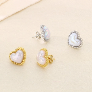 Elegant heart-shaped shell stud earrings in gold and silver stainless steel set