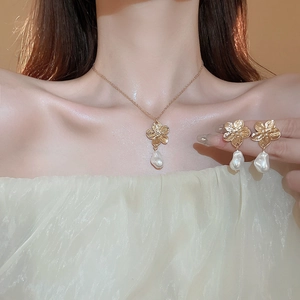Vintage gold flower and baroque pearl necklace earring set for women's elegant style