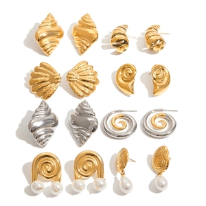 Set of 8 pairs of stainless steel pearl earrings in gold and silver luxury finish