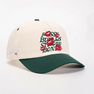 Street style baseball cap with red lips embroidery and cream green color blocking
