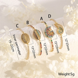 Detail of seashell charm bracelets with dimensions and adjustable chain specifications