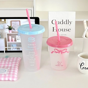 Frosted translucent plastic straw cups with colorful lids for water and coffee drinks