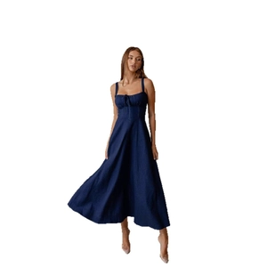 Γυναικείο στενό τζιν φόρεμα σε γραμμή Α με δέσιμο στο στήθος σε βαθύ μπλε χρώμα