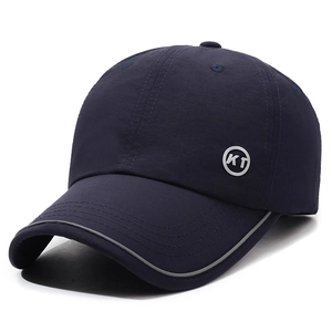 Cappellino sportivo blu navy ad asciugatura rapida con logo KT e bordo riflettente