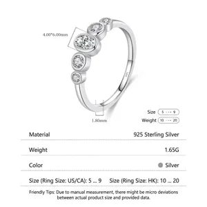 Anillo brillante de plata de ley S925 con cinco piedras engastadas y banda de plata