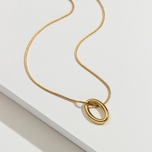 Collier chaîne serpent dorée en acier inoxydable avec pendentif anneau ovale chic