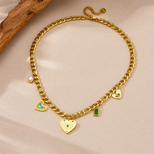 Collana in acciaio inossidabile 316L dorata con ciondoli a cuore colorati e cristalli