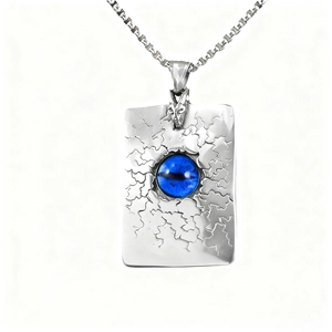 Collier gothique en acier inoxydable avec pendentif œil bleu et détails texturés