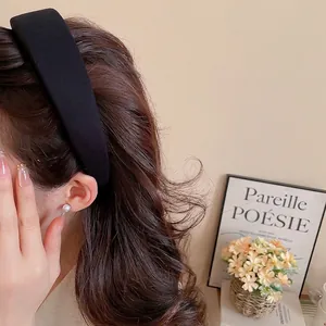 Elegant black flocked bow hair claw clip and pearl stud earrings for women set