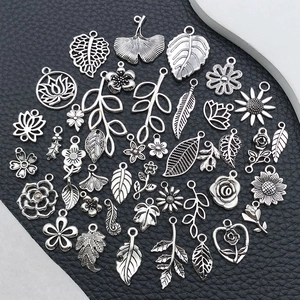 Détails de pendentifs en alliage argenté antique en forme de feuilles et de fleurs