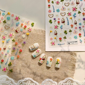 Adesivi per unghie 3D con fiori e cuori e texture in rilievo per manicure creativa