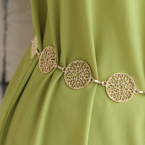Fashionable gold metal waist chain belt with hollow round petal links for women's dresses