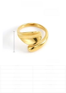 Detail of 18k gold plated stainless steel irregular ring with precise measurements