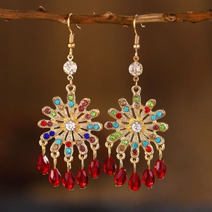 Orecchini bohémien a fiore con strass colorati e nappe di cristallo rosso pendenti