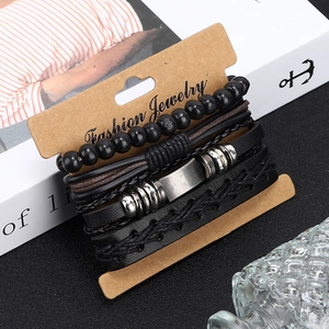 Ensemble de quatre bracelets pour hommes en cuir multicouche et perles de bois