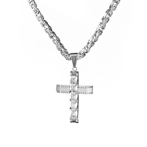Detailansicht der silbernen Edelstahl Kreuz Halskette mit Zirkonia Anhänger