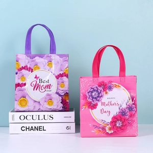 Sacs-cadeaux fête des mères en non-tissé avec motifs floraux rose et violet