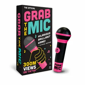Dettaglio della scatola del gioco da festa Grab The Mic e del microfono in schiuma nera