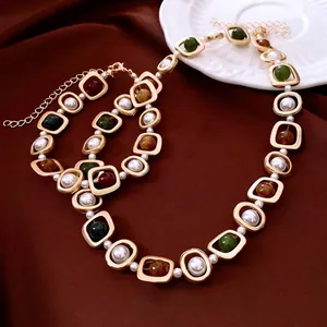 Bijoux Cour Française Vintage Collier Et Bracelet Fausse Künstliche Perle Pierres Colorées Géométrique Creux Alliage Plaqué Or Femmes