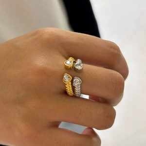 Adjustable stainless steel ring set with heart-cut zircon in gold and silver finishes