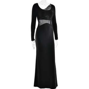 Détail de robe longue noire à manches longues avec empiècement en maille filet à la taille