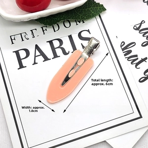 Detail view of a 6cm duckbill hair clip on a white card with product dimensions
