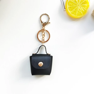 Mini porte-clés sac en cuir noir avec bouton pression doré et mousqueton élégant