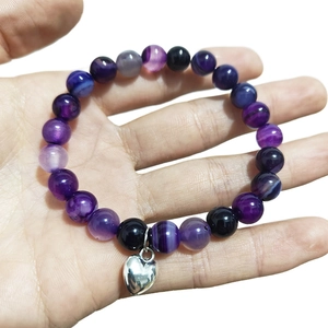 Bracelet en perles d'agate à rayures violettes de 8mm avec pendentif coeur argenté