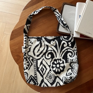 Detailed close-up of Bohemian linen printed shoulder bag with Simple Wish brand label