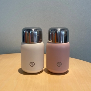 Detail view of pink and white 316 stainless steel vacuum flasks with matte finish