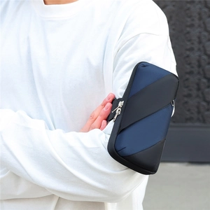 Blue and black sports arm bag for running and cycling, made of breathable nylon fabric