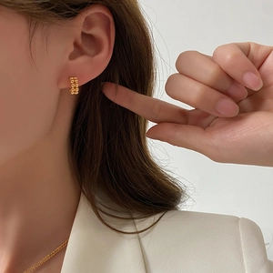 Simple Fashion U-Shape Bead Stud Earrings For Women Creative Electroplated Silver Plated Copper Jewelry Daily Match Accessory Gift