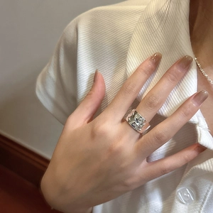 Minimalist S925 sterling silver wide star ring with textured hammer finish for women