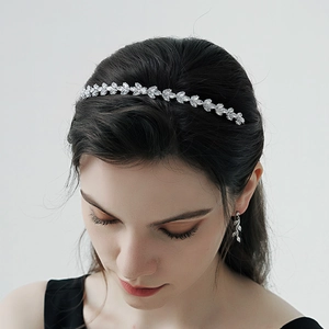 Elegant silver leaf headband with clear crystals and zircon, French vintage style for women