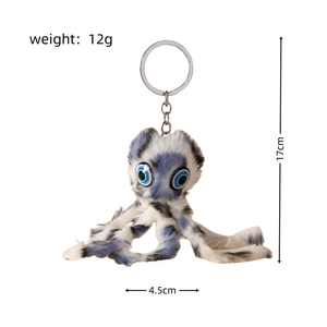 Détail du porte-clés poulpe en peluche rayé bleu montrant la taille 17cm et le poids léger 12g