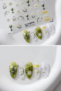 Makroaufnahme der 5D-Relief-Nagelaufkleber mit Gänseblümchen-Struktur und Blumenmustern