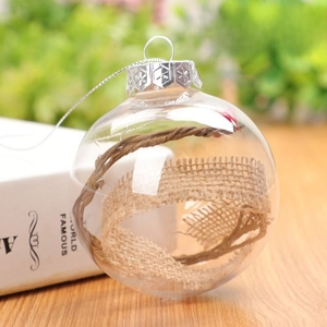 Detail of 8cm transparent Christmas ball with natural vine and burlap ribbon inside