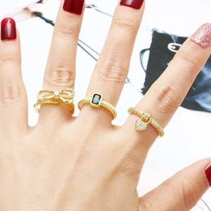 Three-piece gold plated ring set with bow heart and emerald green zircon designs