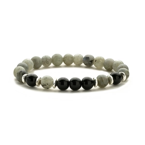 Detailansicht eines Naturstein-Armbands mit Labradorit, schwarzem Achat und Silberperlen