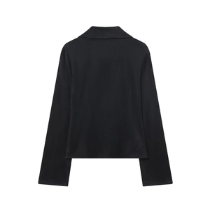 Vue arrière d'une chemise noire à manches longues avec effet daim et col à revers