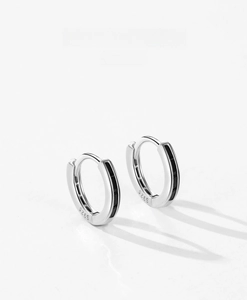 Detailed close-up of S925 sterling silver hoop earrings with black rectangular stones