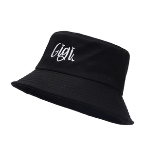Bob classique en coton noir avec broderie blanche Gigi pour la protection solaire