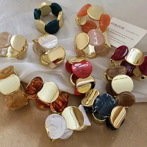Bracelets élastiques en acrylique marbré avec détails dorés en plusieurs coloris tendance
