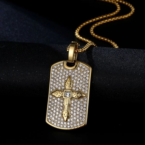 Collier avec pendentif croix en acier inoxydable doré et strass scintillants
