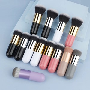 Chubby round foundation brush with high-density fiber bristles and colorful handles